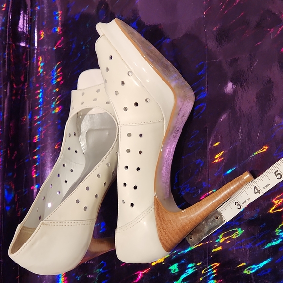 Heels - Picture 5 of 5